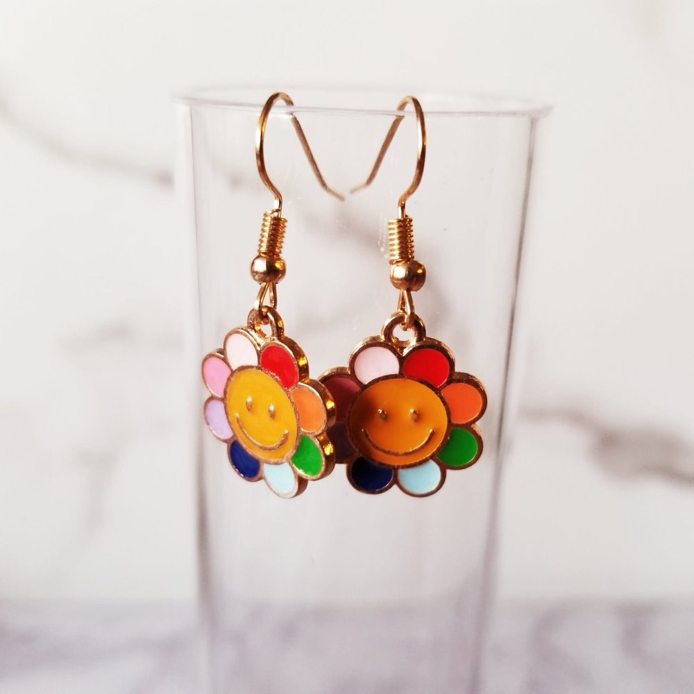 Multi Color Smiley Flower Earring - Picture 5 of 5